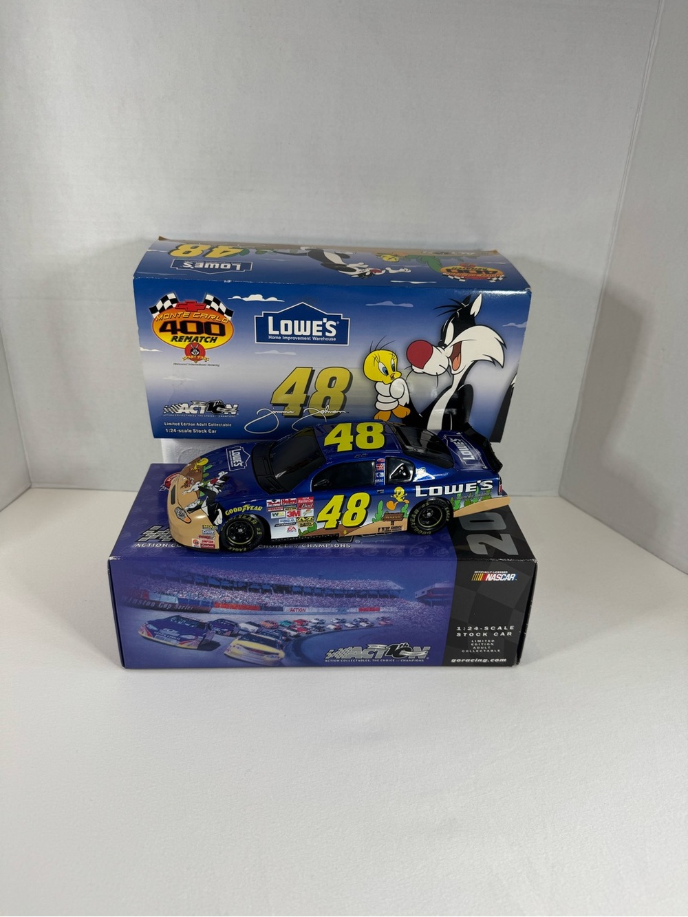 Jimmie Johnson #48 Lowe's Looney Tunes Rematch 2002 Monte Carlo 1:24 Bank